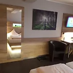 Bigger Hof - Wirtshaus Platzhirsch Am Jahnplatz Hotel