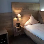 Bigger Hof - Wirtshaus Platzhirsch Am Jahnplatz Hotel 3*