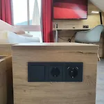 Bigger Hof - Wirtshaus Platzhirsch Am Jahnplatz Hotel 3*