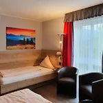 Bigger Hof - Wirtshaus Platzhirsch Am Jahnplatz Hotel Olsberg