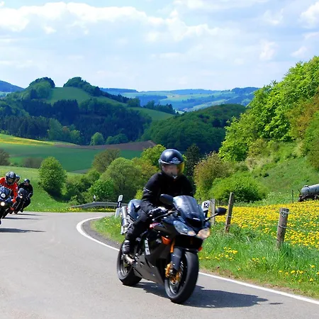 호텔 Bigger Hof - Wirtshaus Platzhirsch Am Jahnplatz 3*