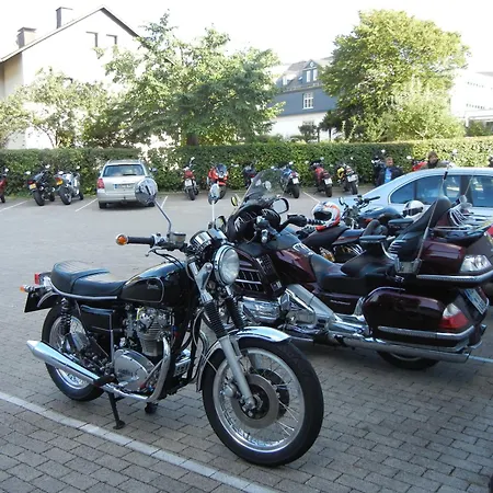 Bigger Hof - Wirtshaus Platzhirsch Am Jahnplatz Olsberg