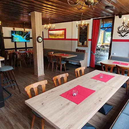 호텔 Bigger Hof - Wirtshaus Platzhirsch Am Jahnplatz 3*