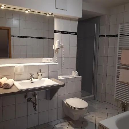 Bigger Hof - Wirtshaus Platzhirsch Am Jahnplatz ホテル 3*