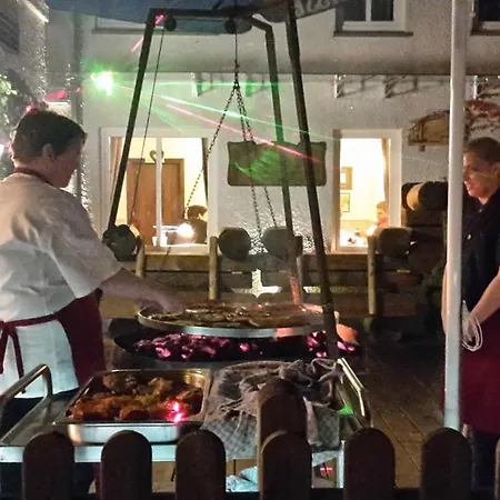Bigger Hof - Wirtshaus Platzhirsch Am Jahnplatz Hotel 3*