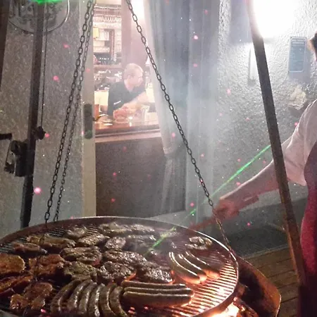 Bigger Hof - Wirtshaus Platzhirsch Am Jahnplatz 올스버그