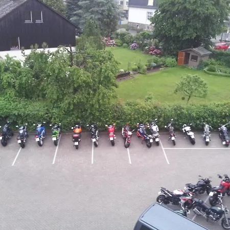 Bigger Hof - Wirtshaus Platzhirsch Am Jahnplatz Hotel Olsberg