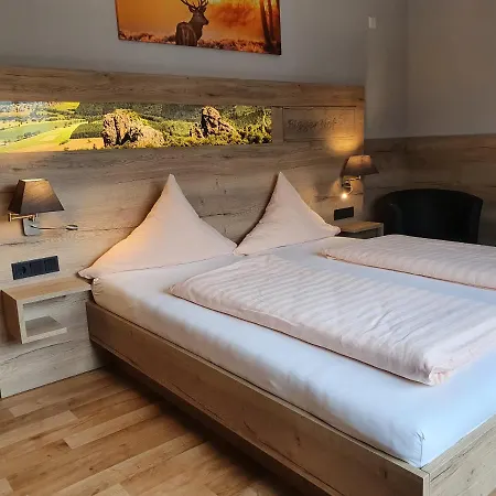 호텔 Bigger Hof - Wirtshaus Platzhirsch Am Jahnplatz 3*