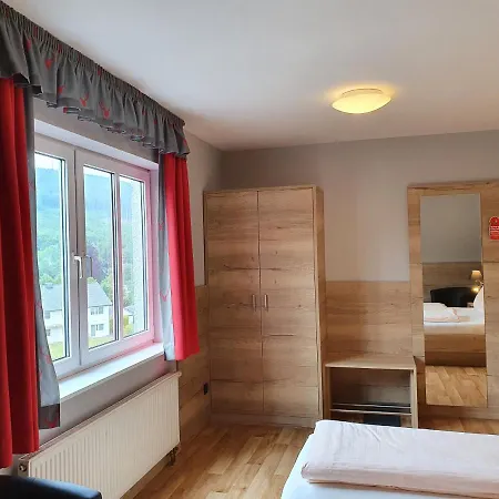 Bigger Hof - Wirtshaus Platzhirsch Am Jahnplatz 3* 올스버그