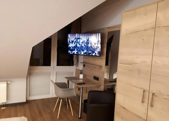 Bigger Hof - Wirtshaus Platzhirsch Am Jahnplatz 올스버그