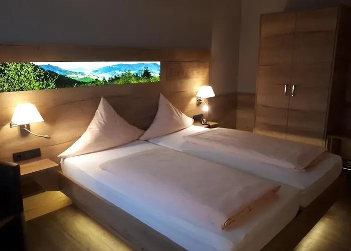 Bigger Hof - Wirtshaus Platzhirsch Am Jahnplatz 3*