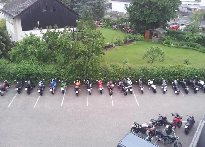 Bigger Hof - Wirtshaus Platzhirsch Am Jahnplatz Hotel Olsberg