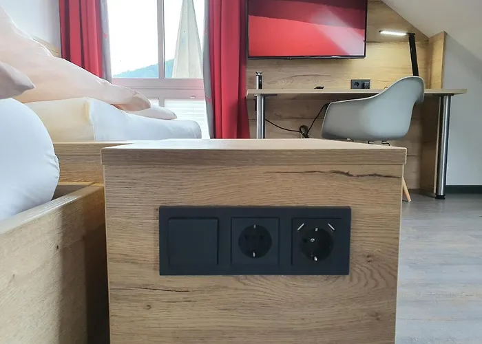 Bigger Hof - Wirtshaus Platzhirsch Am Jahnplatz 호텔 3*